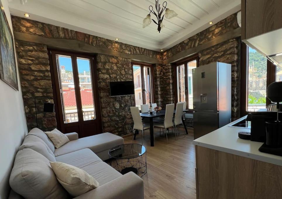 Villa Madame Parisienne Nafpaktos Esterno foto