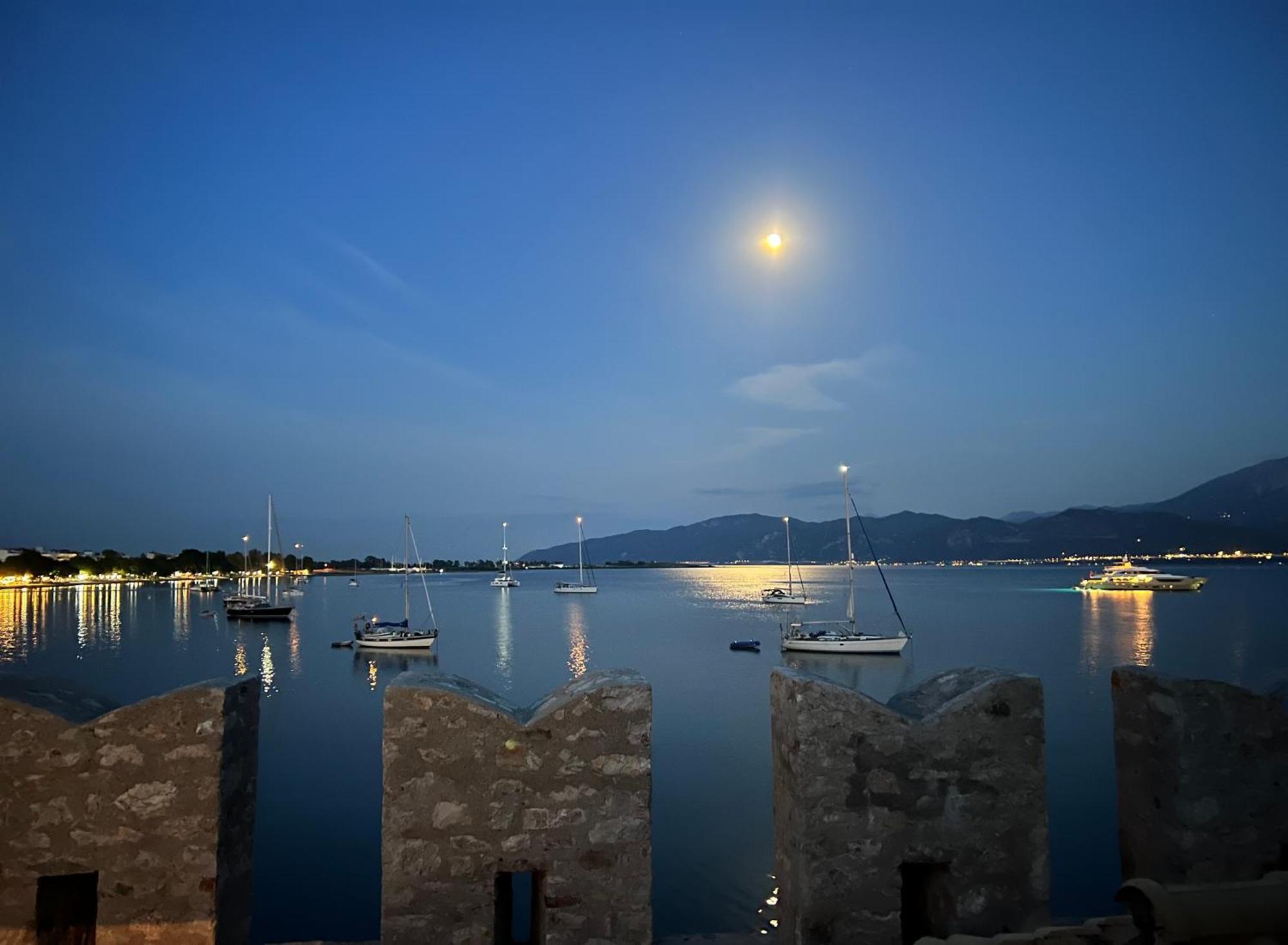 Villa Madame Parisienne Nafpaktos Esterno foto